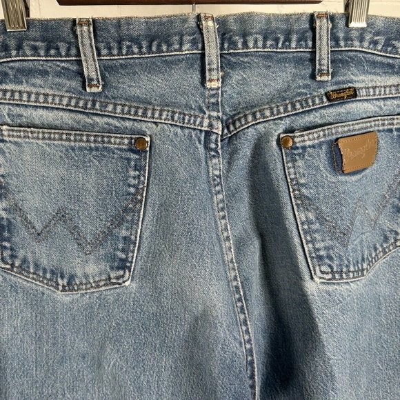 VTG Wrangler Light Wash Blue Denim Distressed Jeans USA Made 13 MWZ (34x29) - Picture 12 of 13